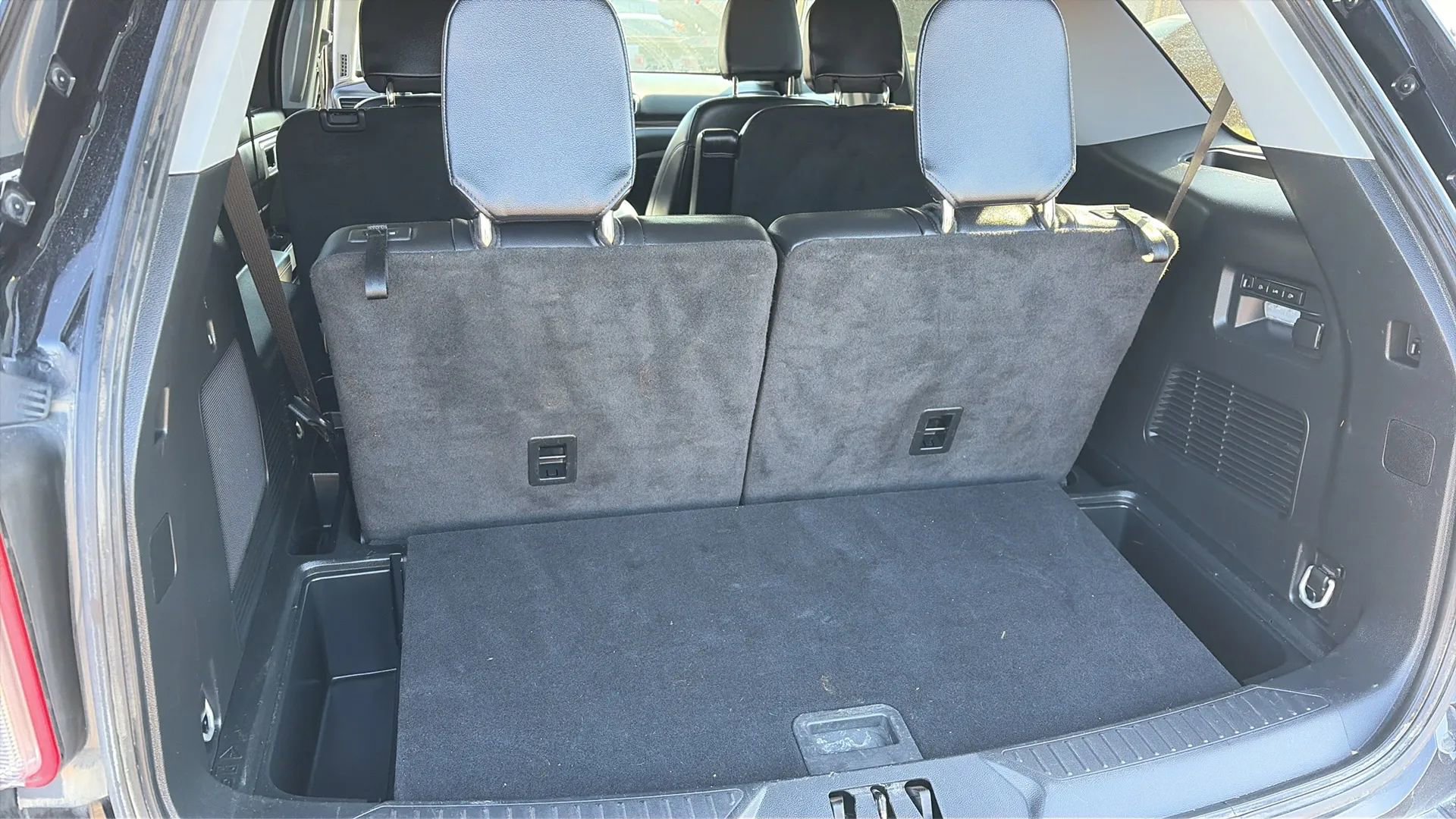 Used 2024 Ford Explorer Limited w/ Equipment Group 301A image 20