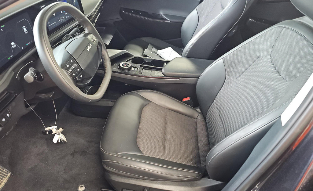 Certified 2025 Kia EV6 Light AWD/4WD image 7