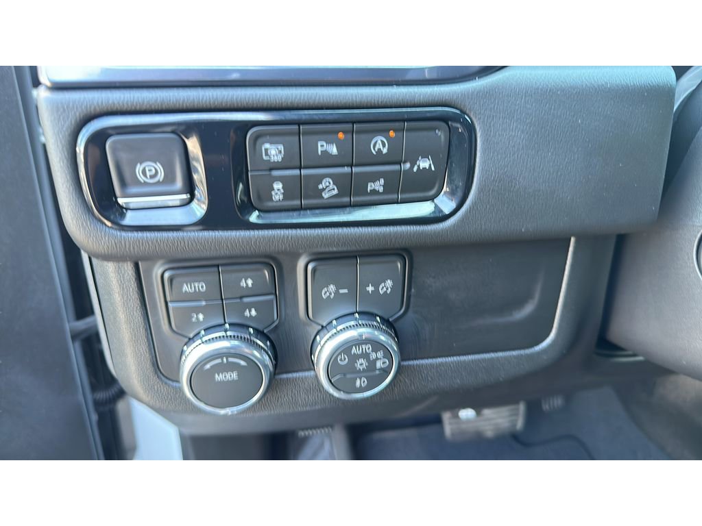 New 2026 GMC Yukon XL AT4 w/ AT4 Premium Package AWD/4WD image 20