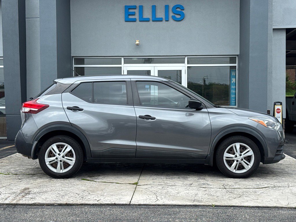Used 2020 Nissan Kicks S image 2