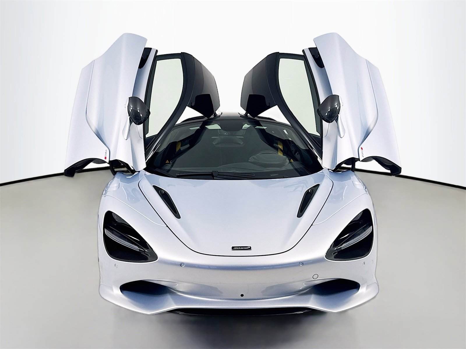 Used 2024 McLaren 750S image 2
