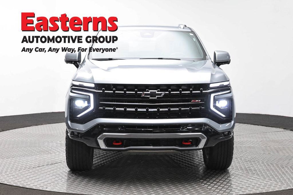 Used 2025 Chevrolet Suburban Z71 image 2