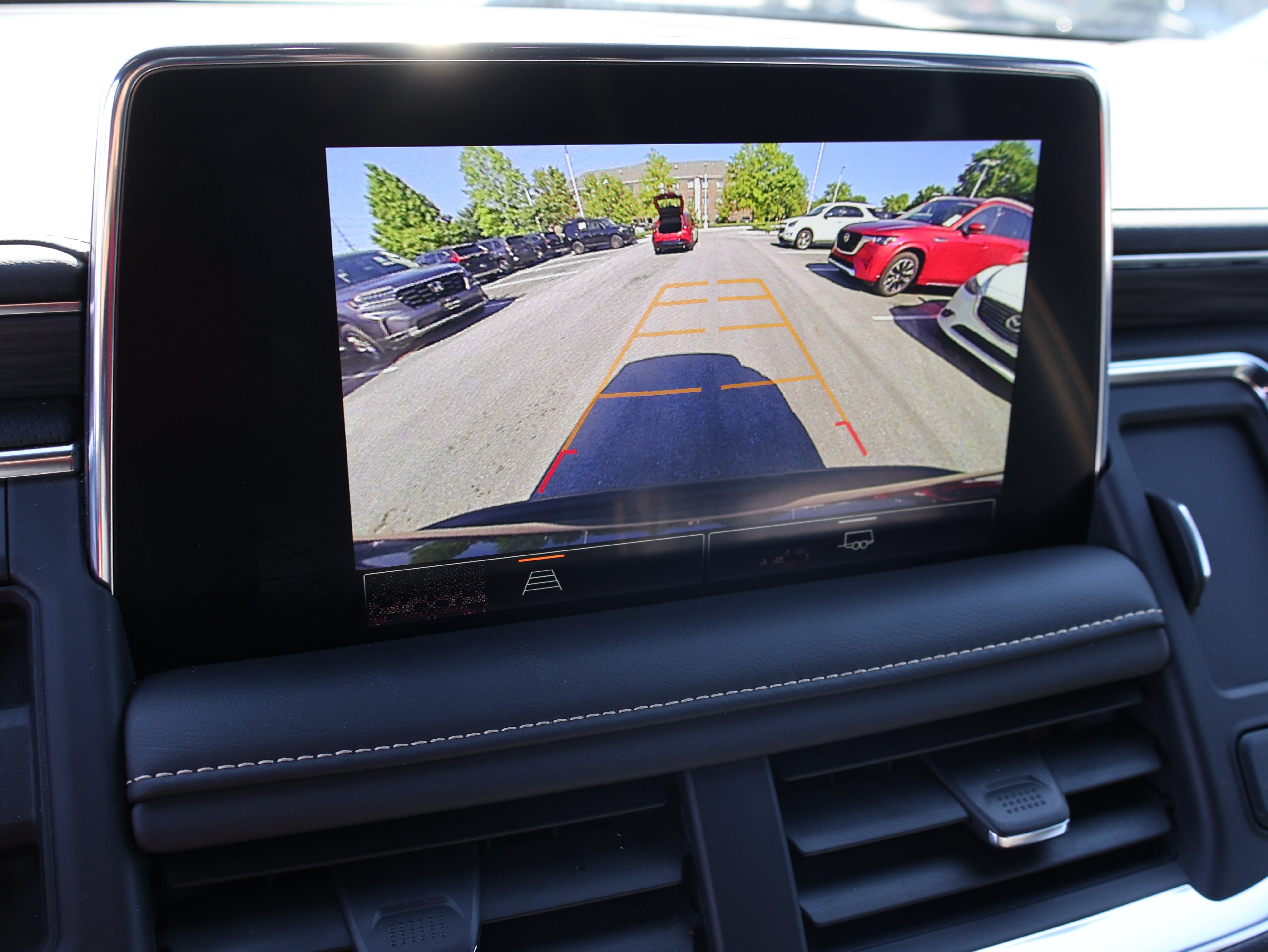 Used 2024 GMC Yukon SLT AWD/4WD image 27