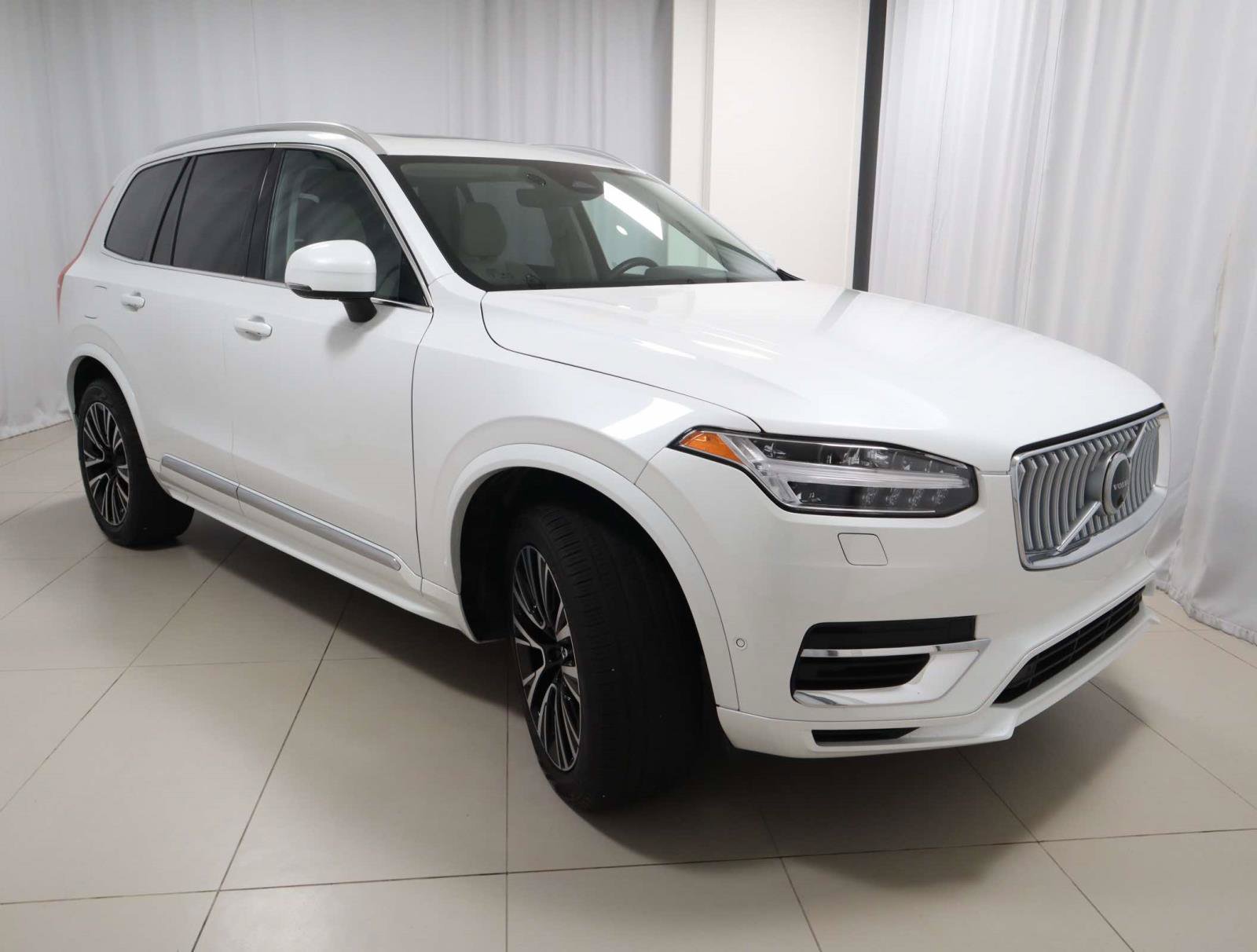 Used 2025 Volvo XC90 T8 Plus w/ Protection Package Premier AWD/4WD image 7