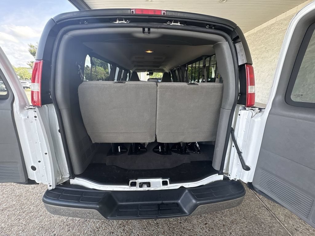 Used 2020 Chevrolet Express 3500 LT w/ LT Preferred Equipment Group RWD image 23