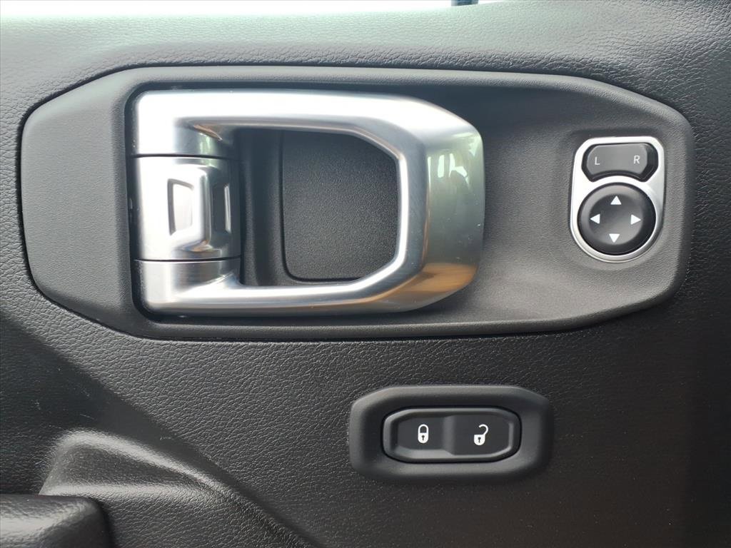 Used 2024 Jeep Wrangler Rubicon image 14