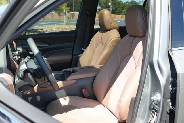 Used 2025 Toyota Grand Highlander AWD Hybrid image 26