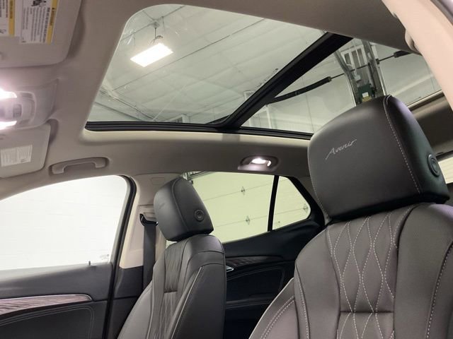 Used 2023 Buick Envision Avenir AWD/4WD image 18
