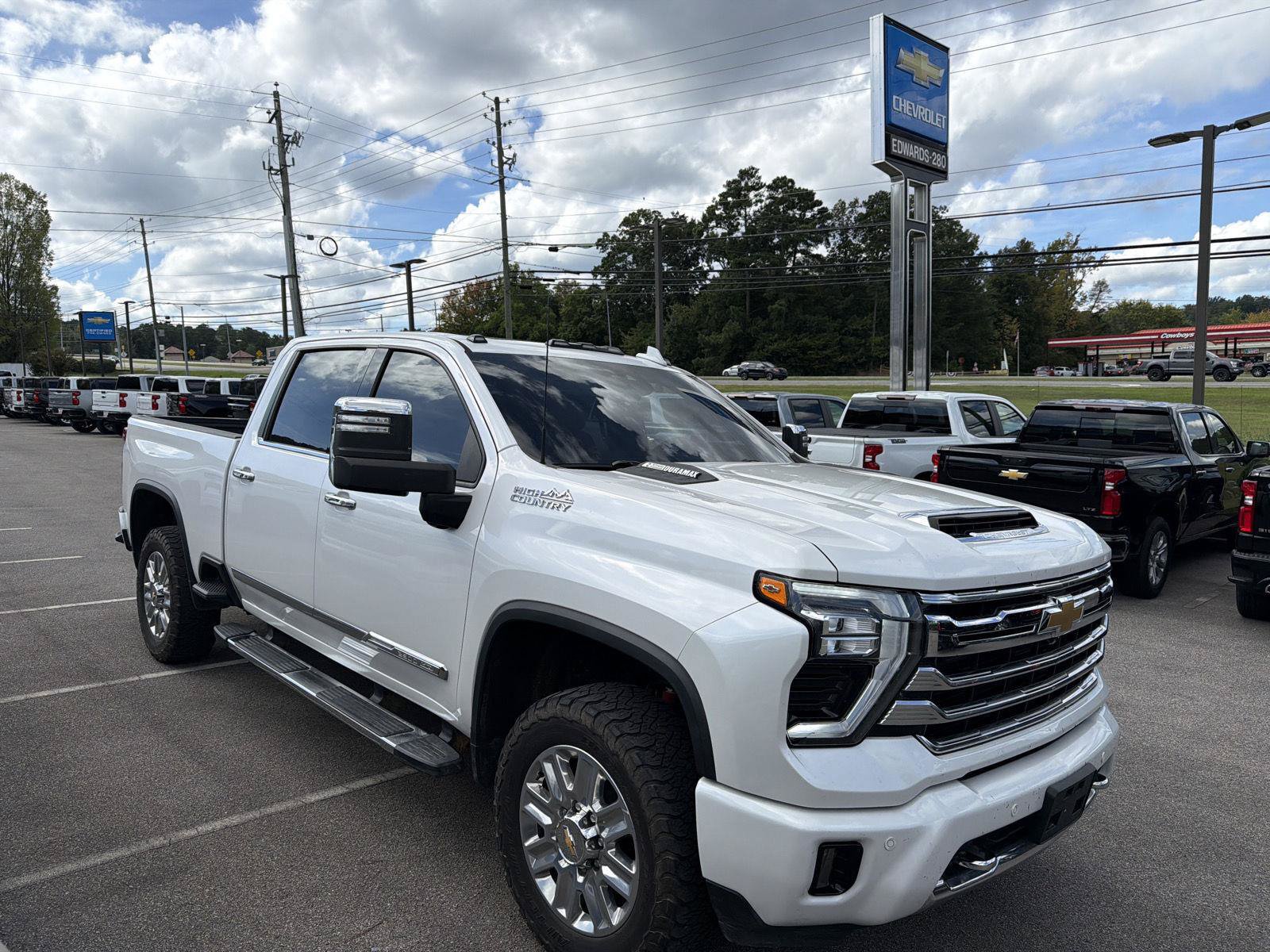 Used 2024 Chevrolet Silverado 2500 High Country w/ Technology Package AWD/4WD image 5