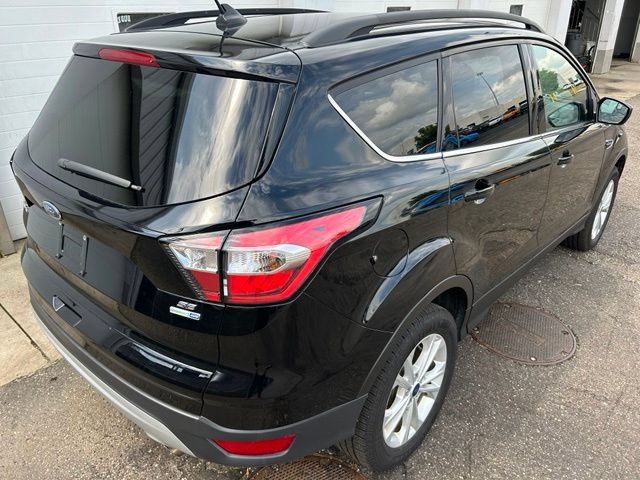 Used 2018 Ford Escape SE w/ SE Sync 3 Package AWD/4WD image 5