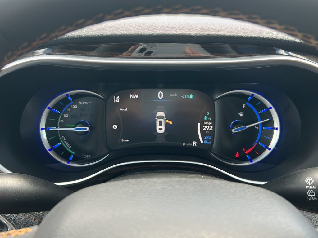 Used 2023 Chrysler Pacifica Pinnacle FWD image 22