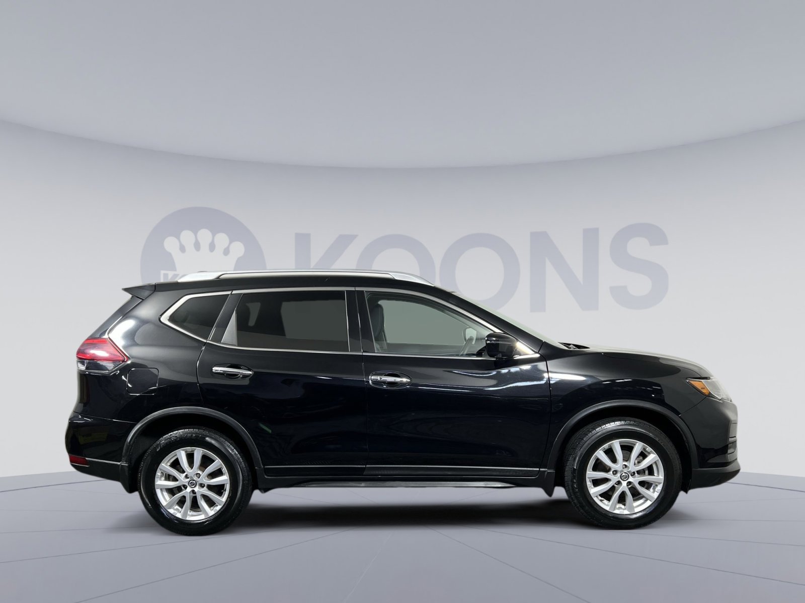 Used 2018 Nissan Rogue SV w/ Premium Package image 8