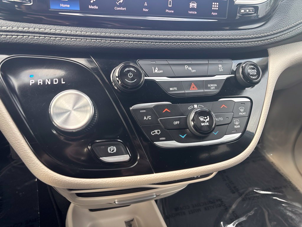Used 2024 Chrysler Pacifica Limited FWD image 18