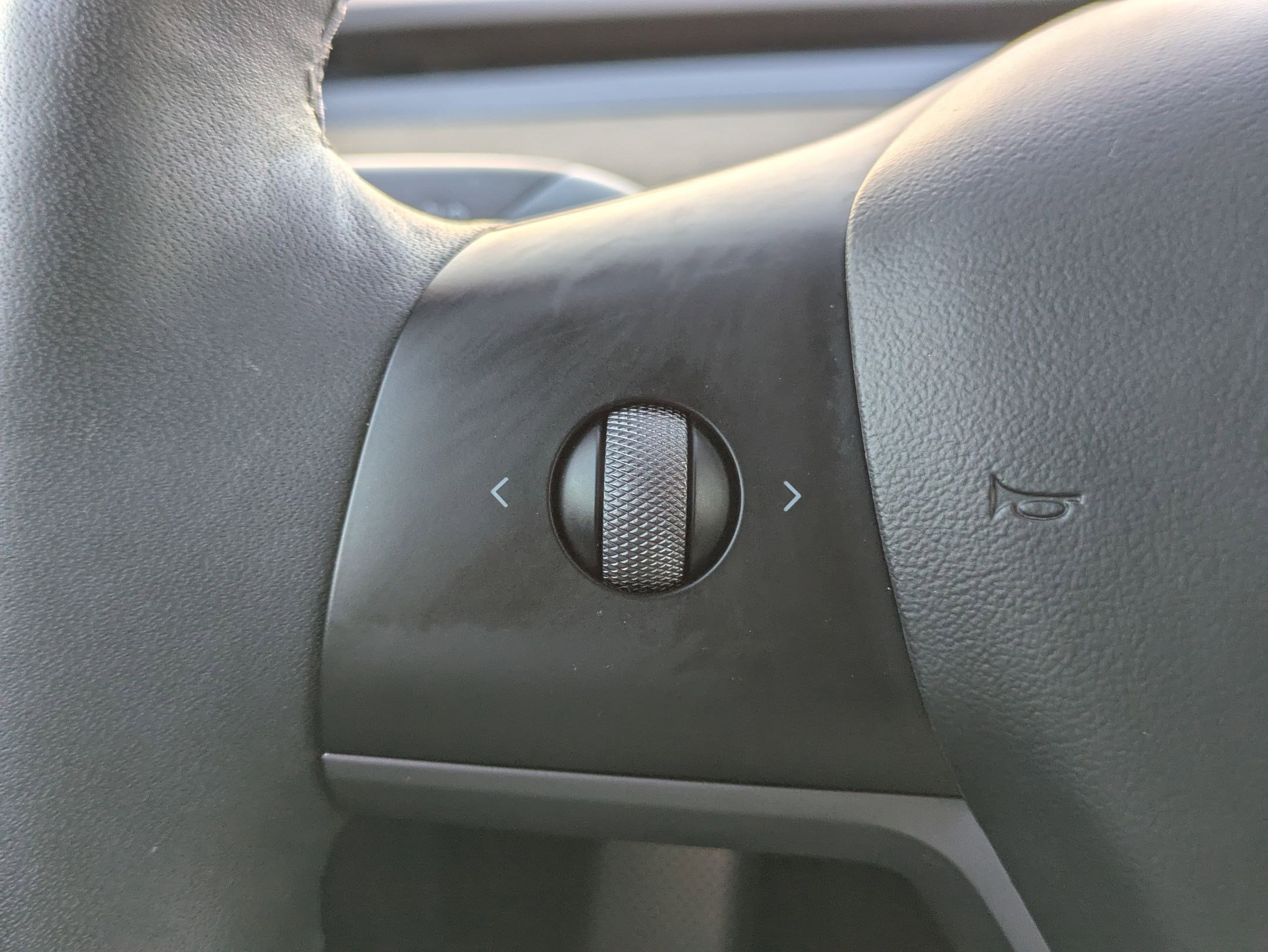 Used 2022 Tesla Model Y Long Range image 18