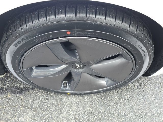 Used 2023 Tesla Model 3 Standard Range image 24