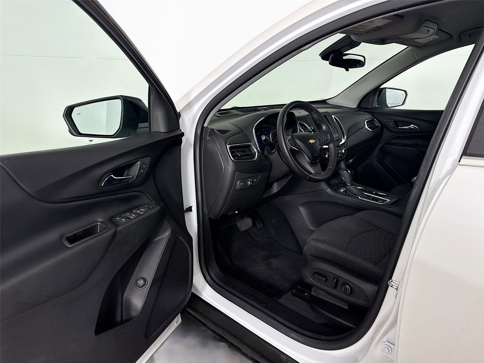 Used 2021 Chevrolet Equinox LT AWD/4WD image 3