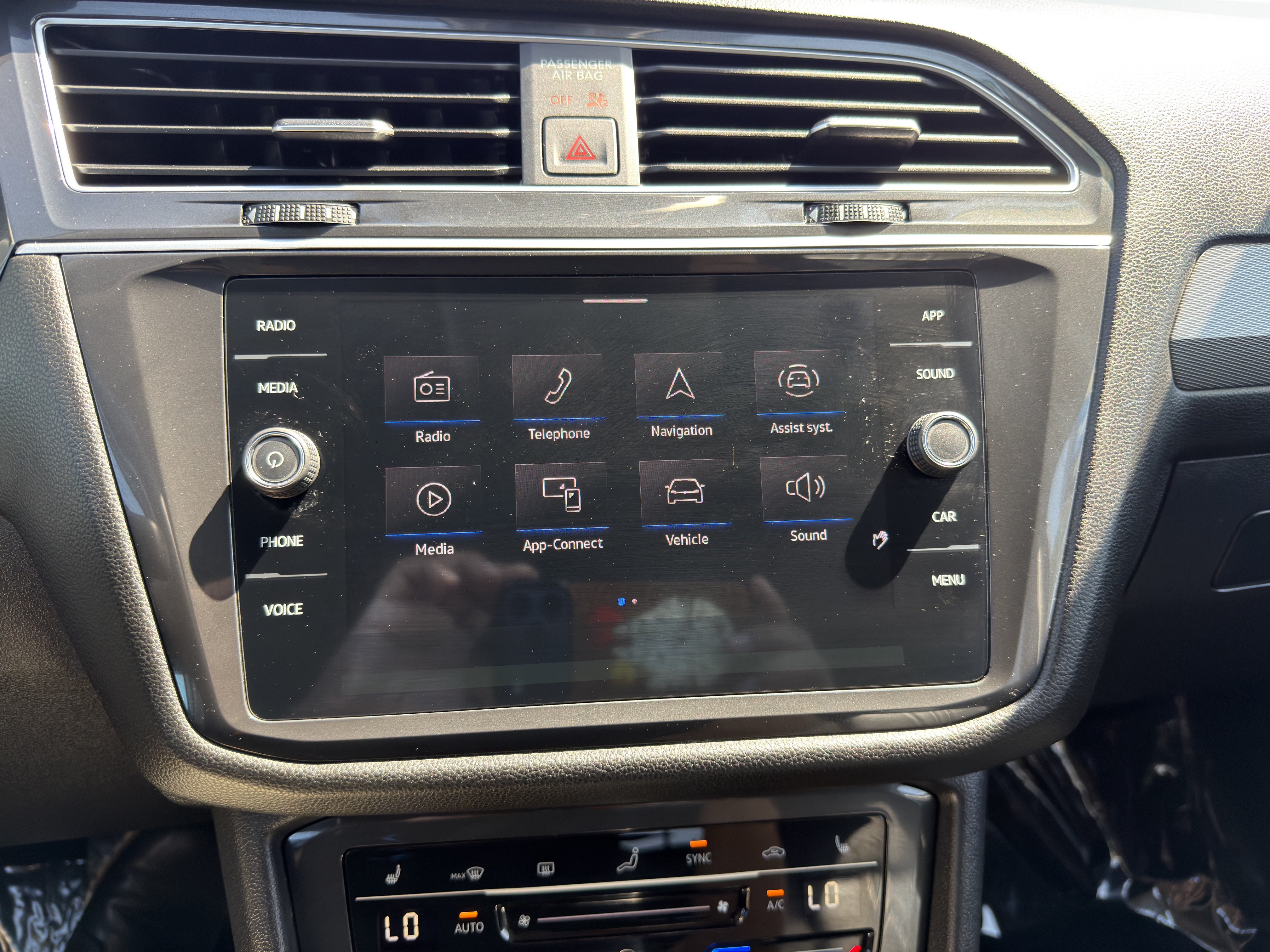 Used 2024 Volkswagen Tiguan SE FWD image 33