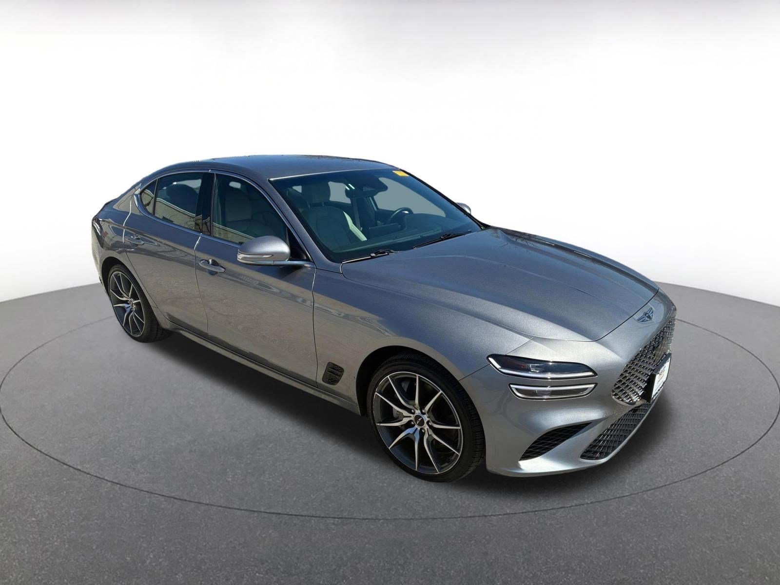 Used 2025 Genesis G70 2.5T image 1