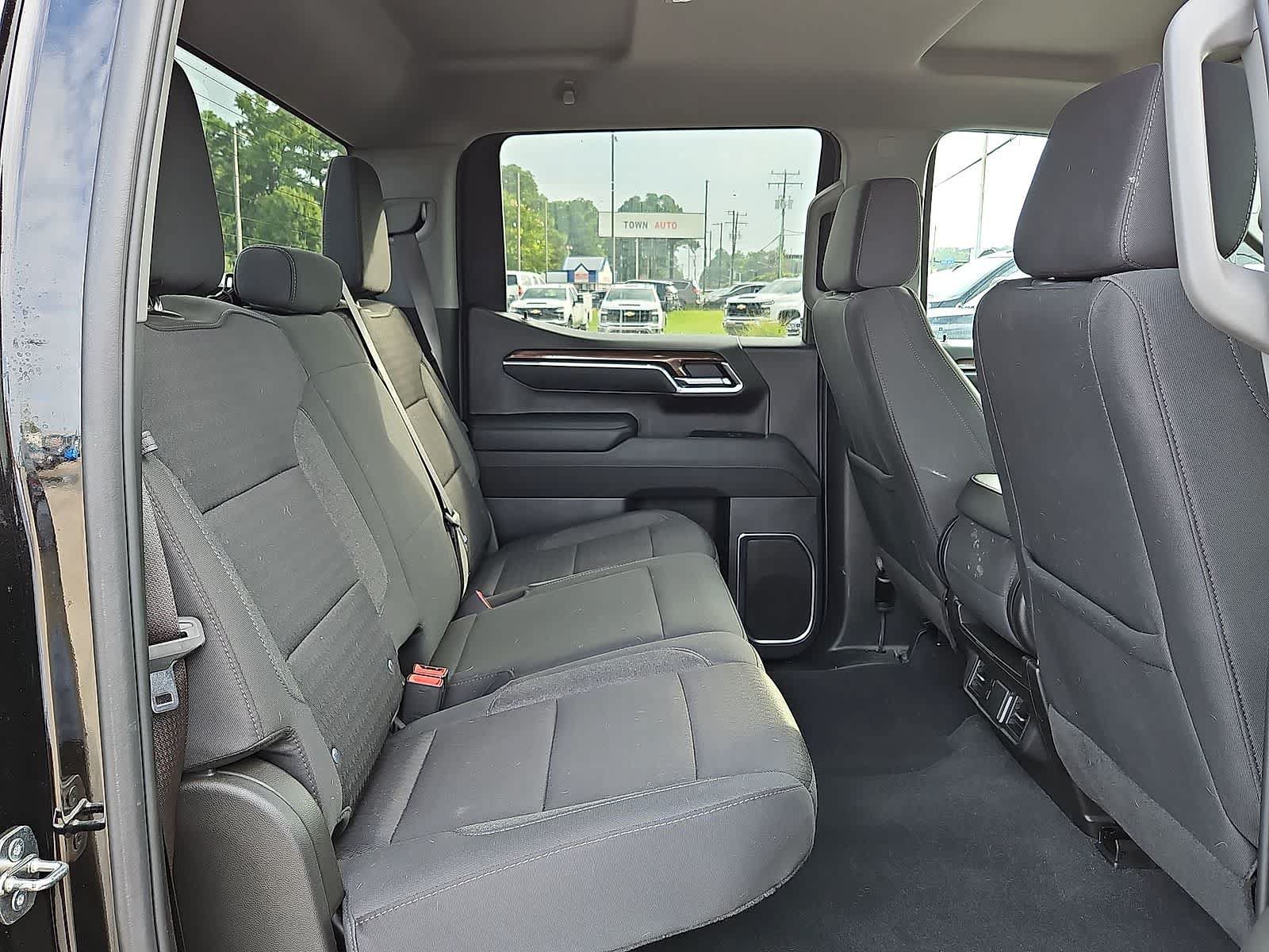 Used 2023 Chevrolet Silverado 1500 LT AWD/4WD image 31