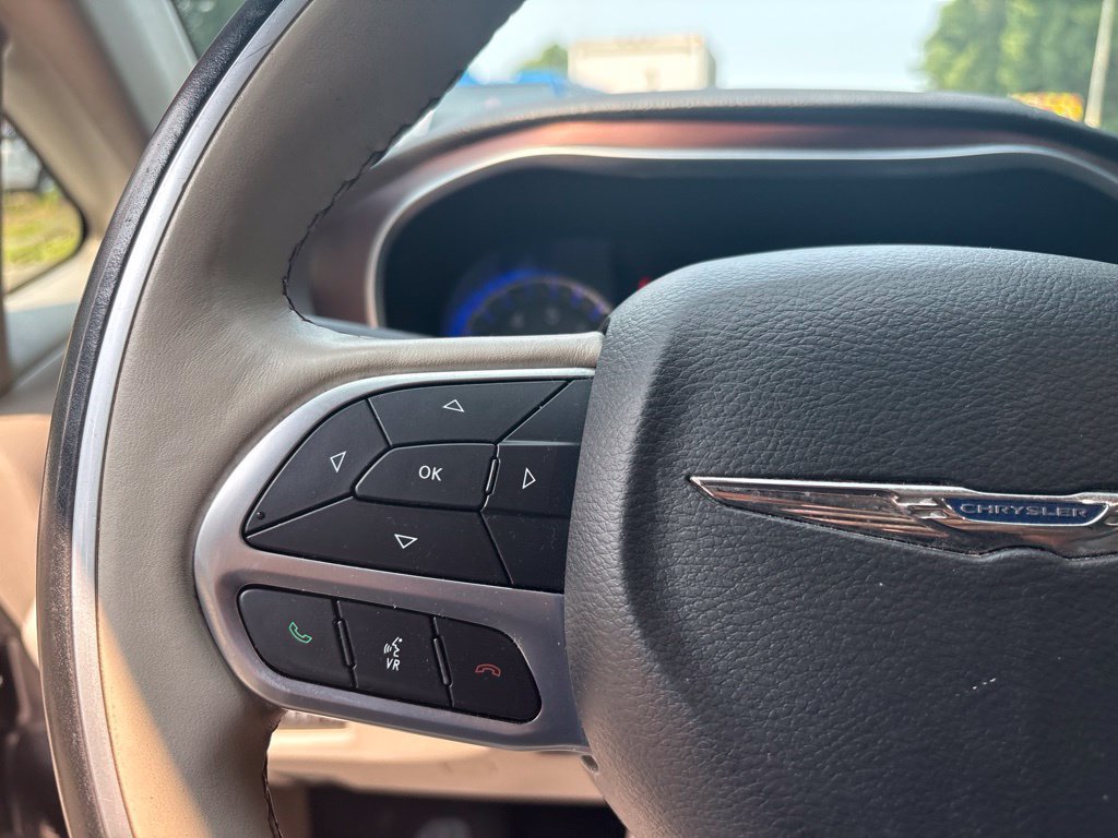 Used 2020 Chrysler Pacifica Limited FWD image 22