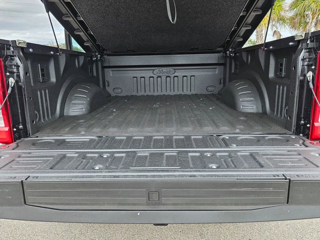 New 2026 Ford F250 Lariat w/ Black Appearance Package image 30