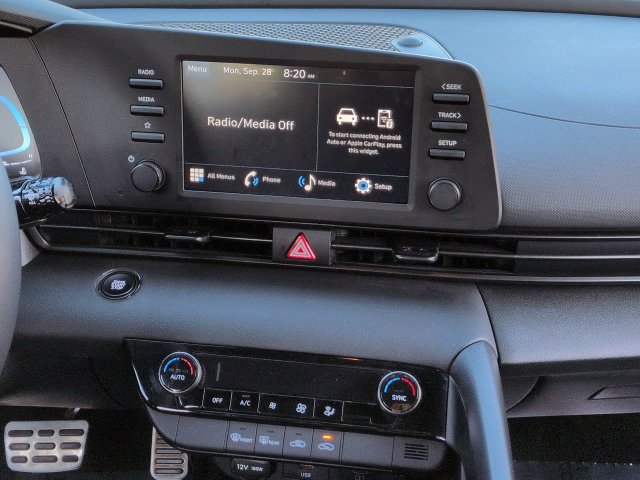 Used 2025 Hyundai Elantra Sport FWD image 15