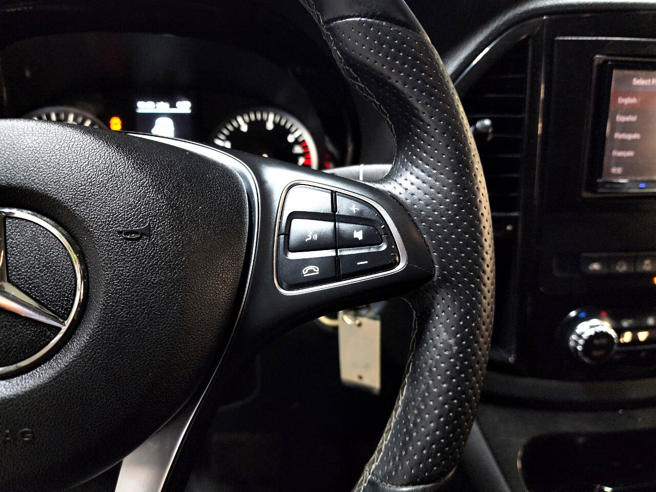 Used 2018 Mercedes-Benz Metris Passenger image 31