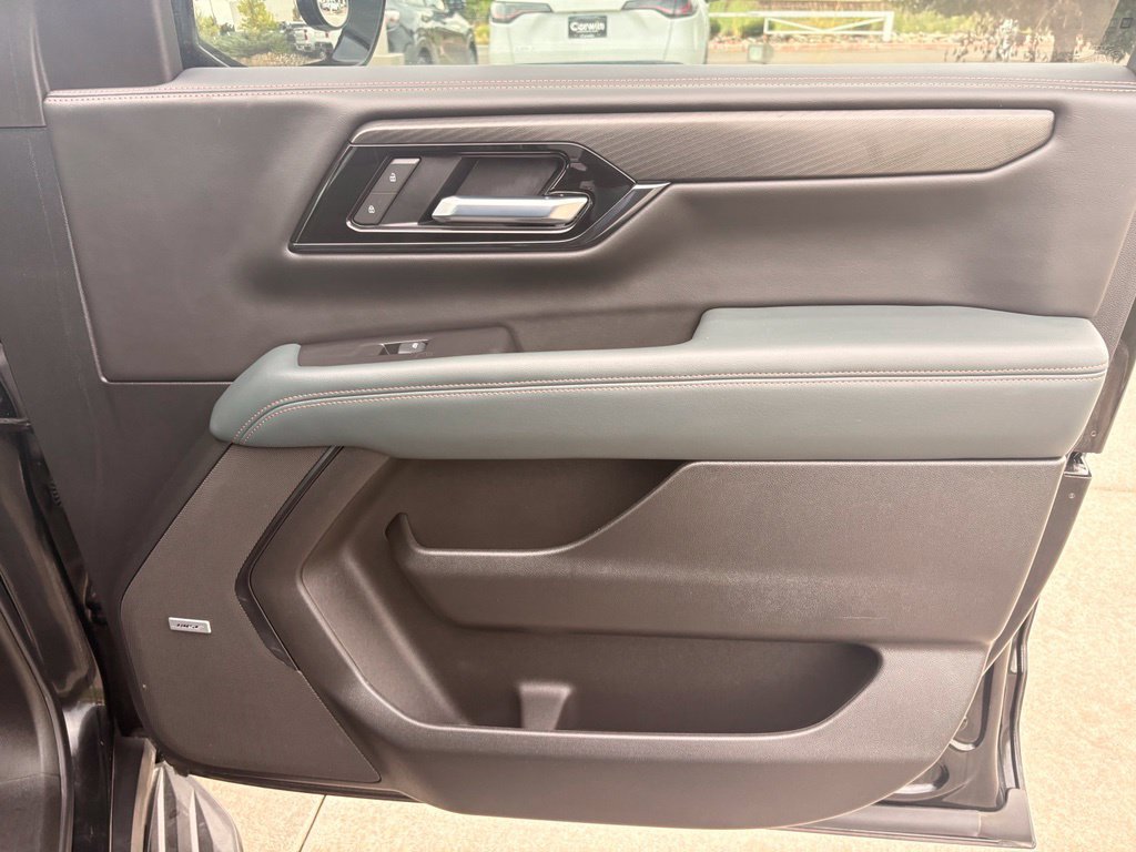 Used 2025 GMC Yukon AT4 AWD/4WD image 34