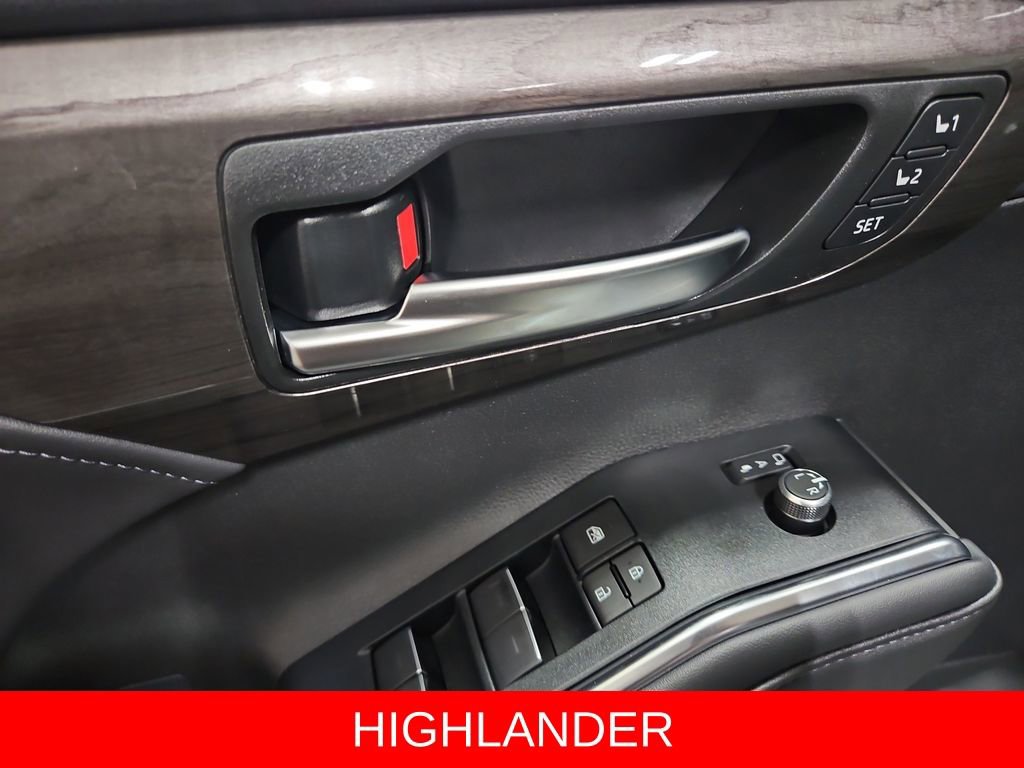 New 2026 Toyota Highlander Platinum image 10