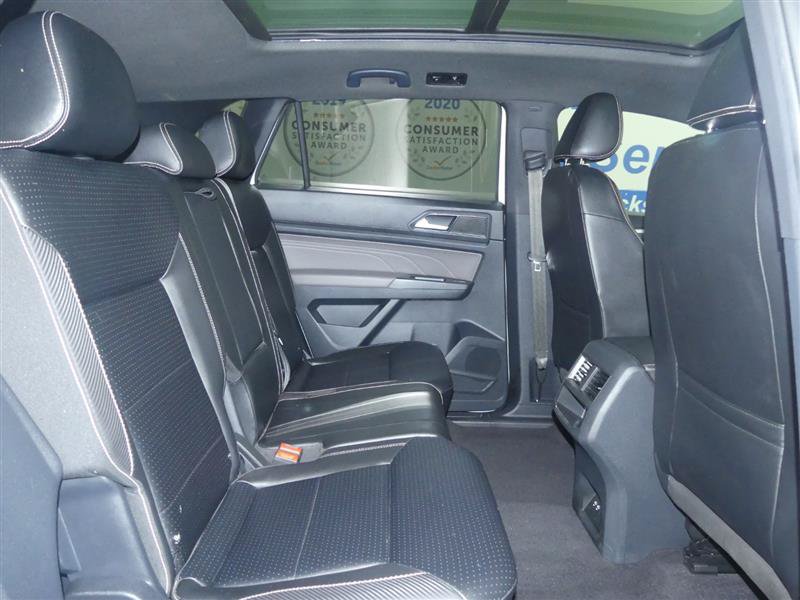 Used 2022 Volkswagen Atlas Cross Sport SEL R-Line AWD/4WD image 25