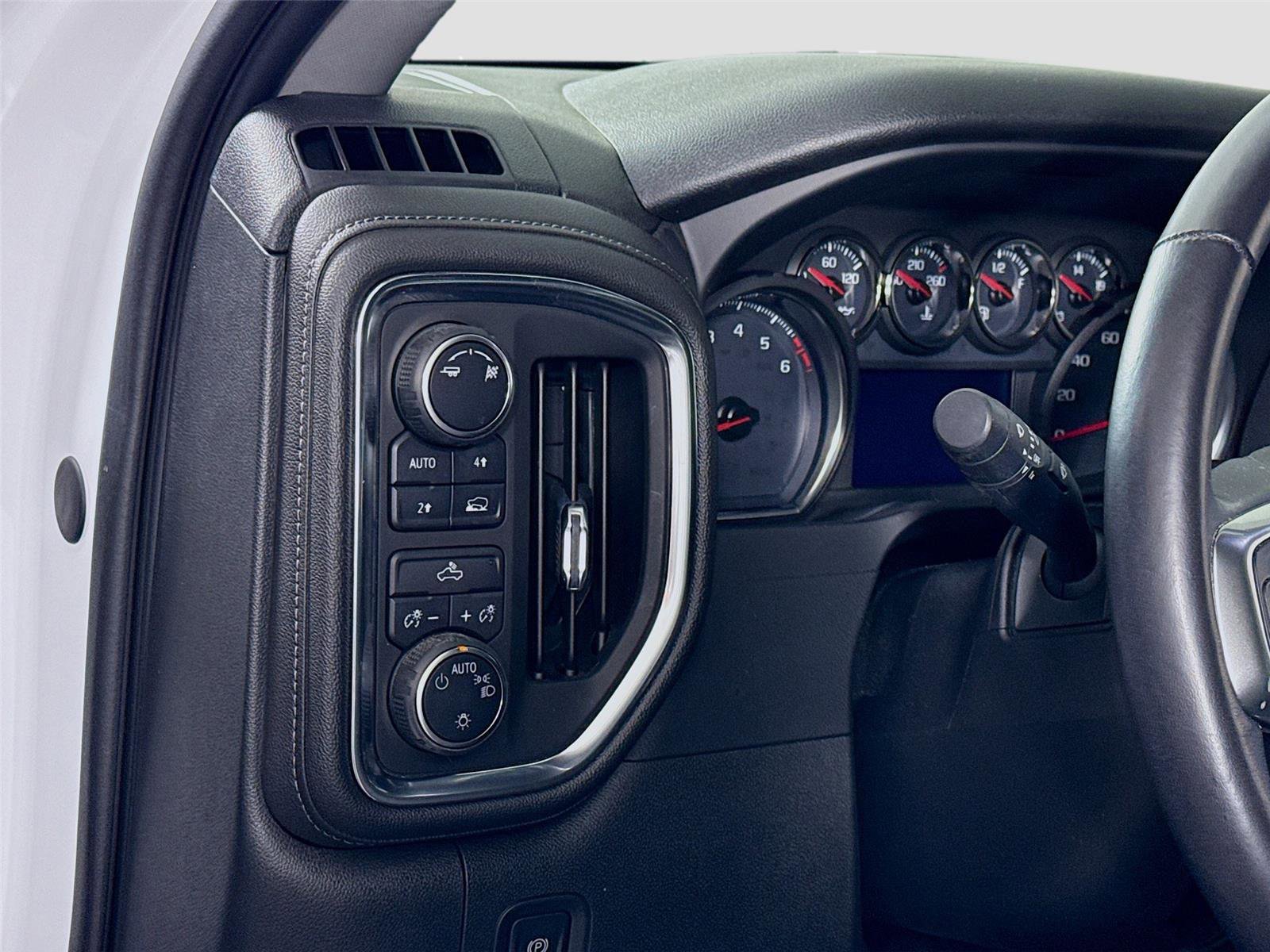 Used 2019 Chevrolet Silverado 1500 LT w/ All-Star Edition image 4