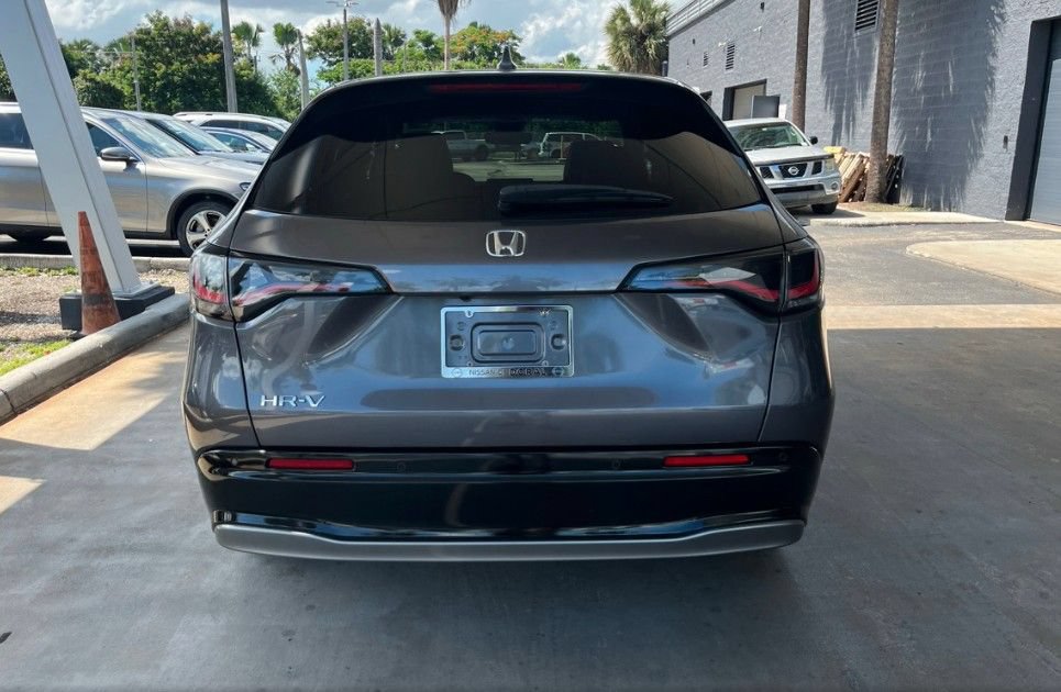 Used 2023 Honda HR-V EX-L image 8