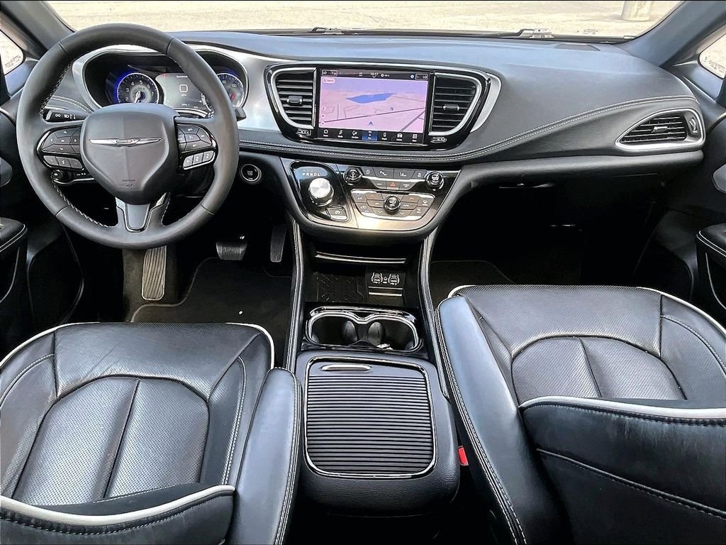 Used 2025 Chrysler Pacifica Limited FWD image 22
