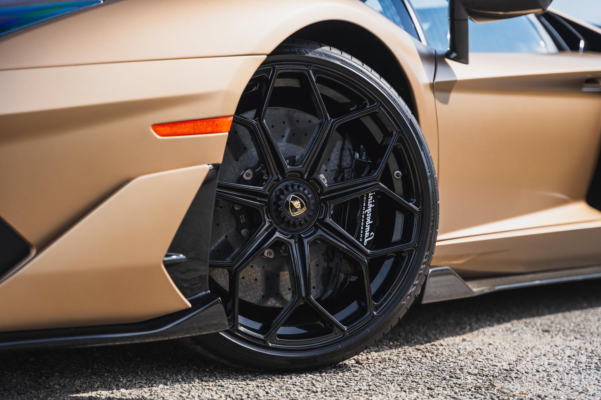 Used 2021 Lamborghini Aventador SVJ AWD/4WD image 6