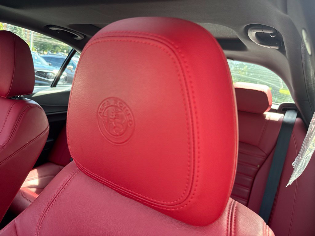 Used 2022 Alfa Romeo Giulia Veloce AWD/4WD image 33