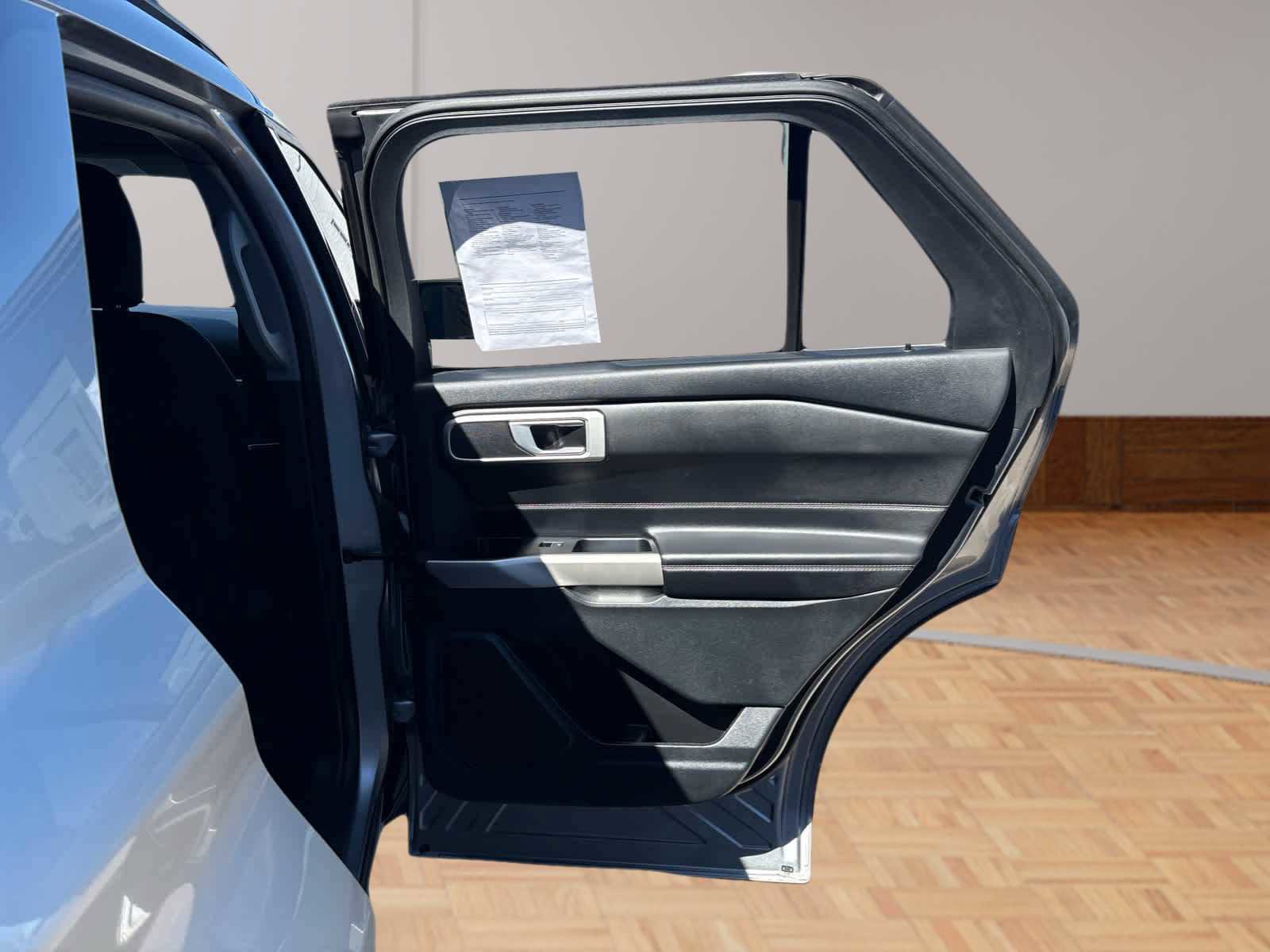Used 2023 Ford Explorer XLT image 14