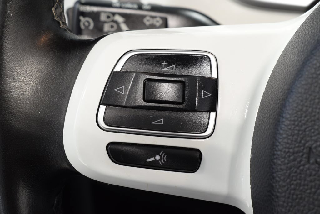 Used 2019 Volkswagen Beetle 2.0T S FWD image 25