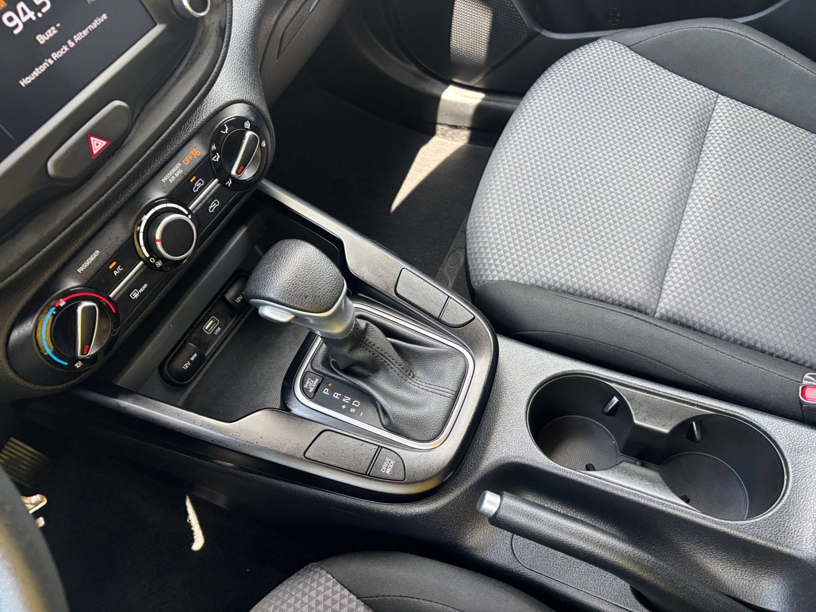 Used 2025 Kia Soul LX w/ LX Technology Package FWD image 39