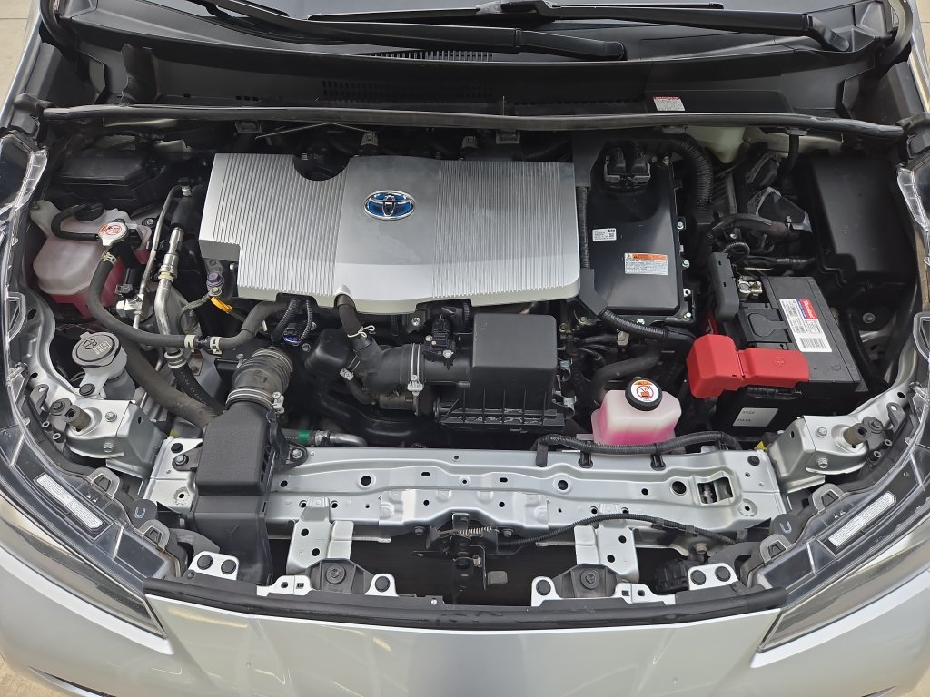 Used 2021 Toyota Prius LE AWD/4WD image 26
