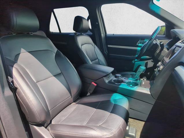 Used 2016 Ford Explorer XLT w/ Equipment Group 202A AWD/4WD image 26