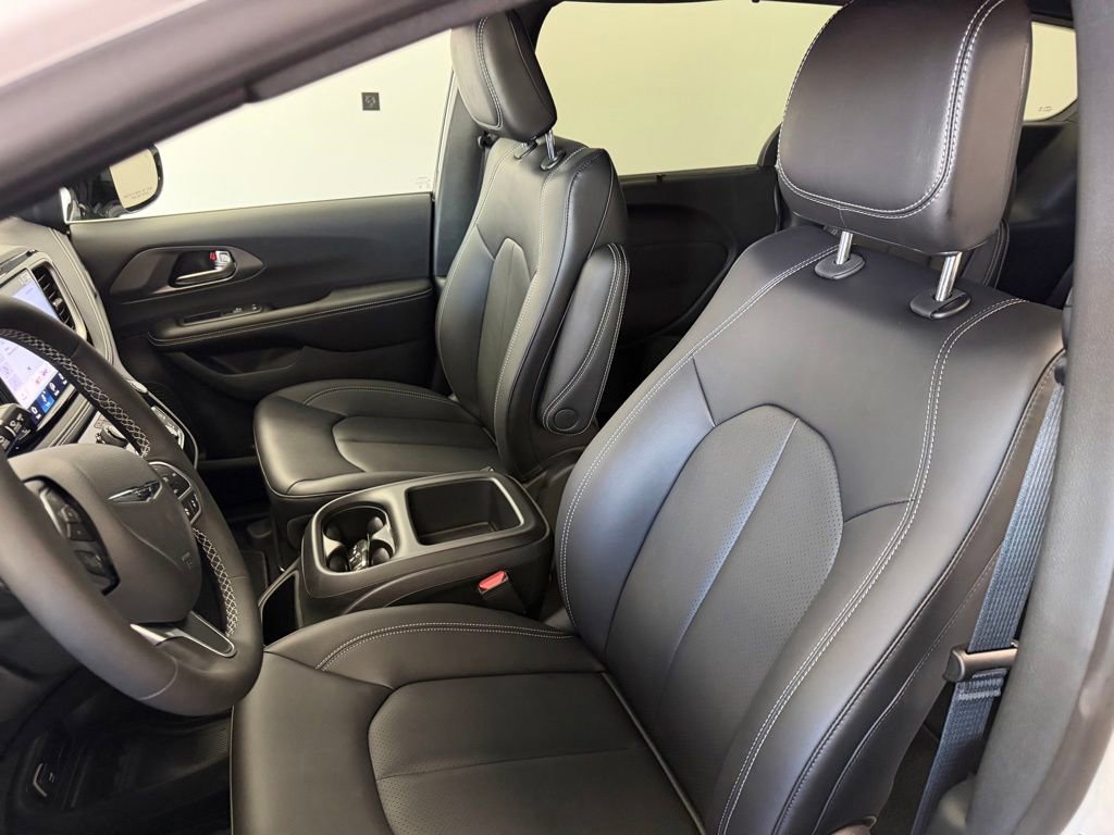 New 2026 Chrysler Pacifica Select AWD/4WD image 24