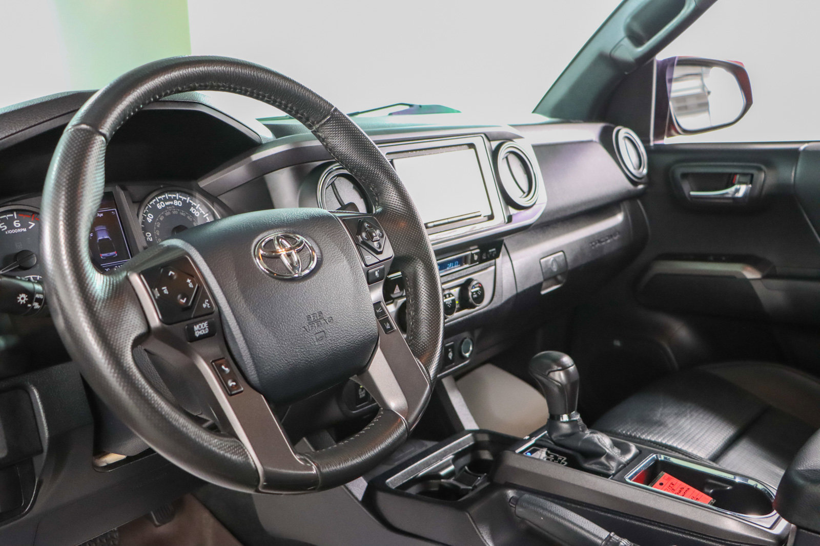 Used 2018 Toyota Tacoma TRD Off-Road image 27