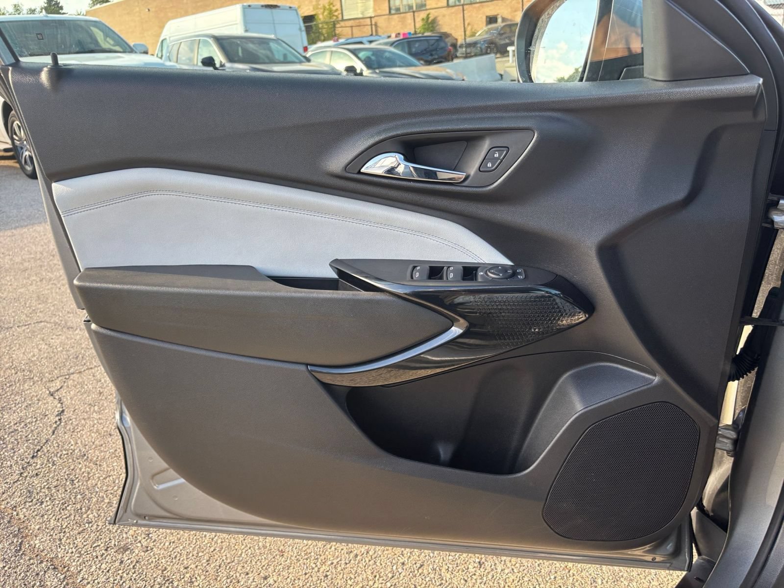 Used 2025 Chevrolet Trax LT FWD image 18