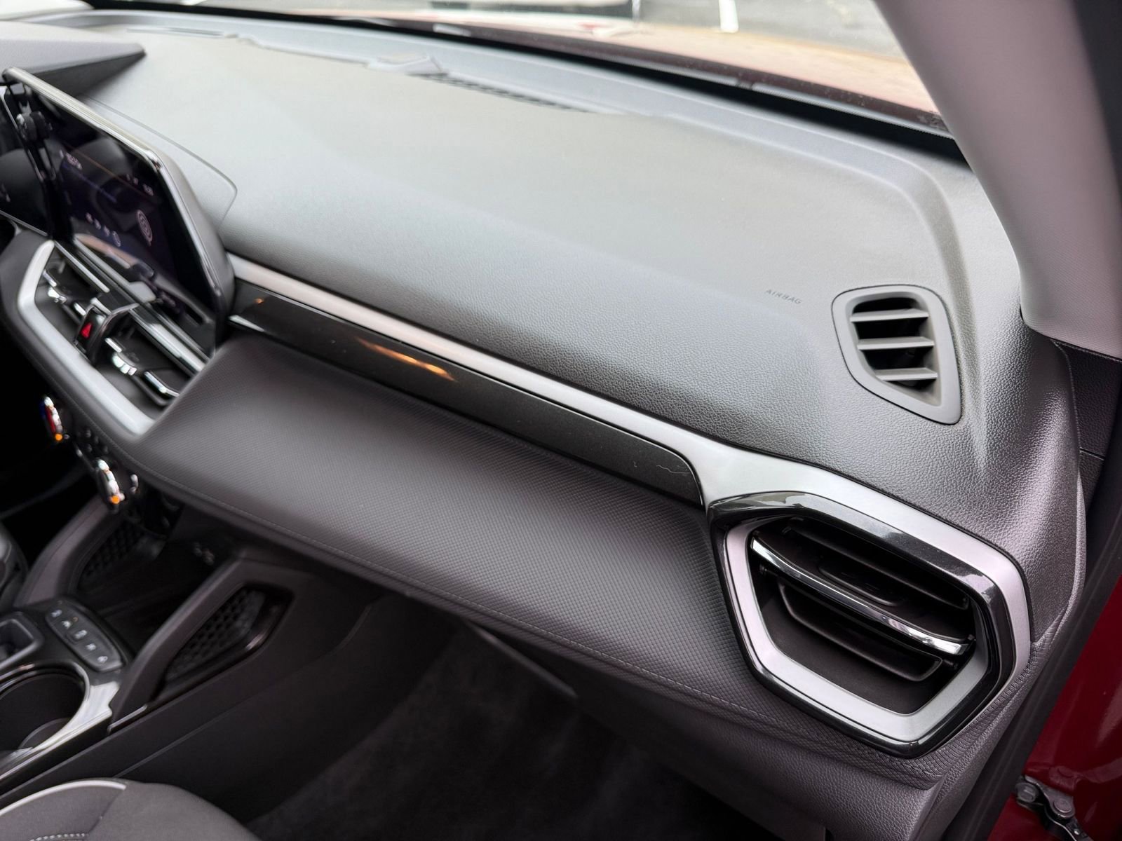 Used 2025 Chevrolet TrailBlazer LT image 35