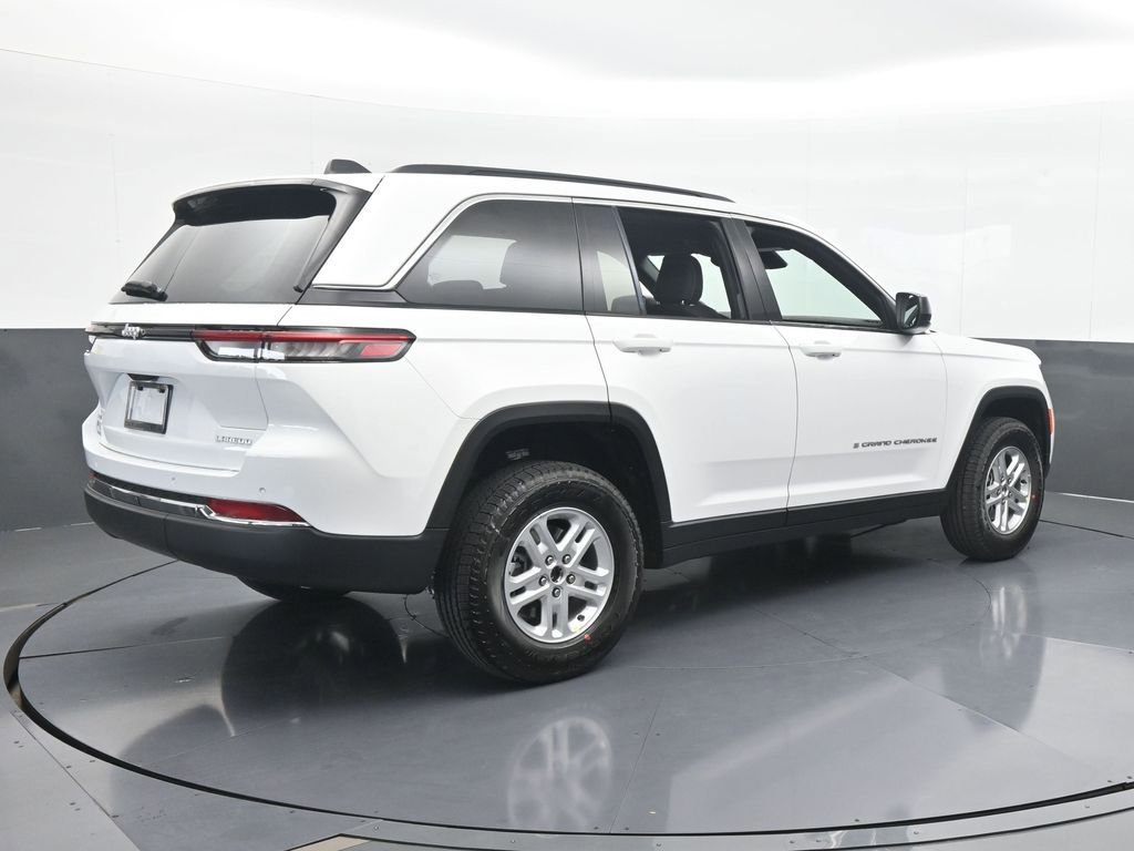 Used 2025 Jeep Grand Cherokee Laredo image 6