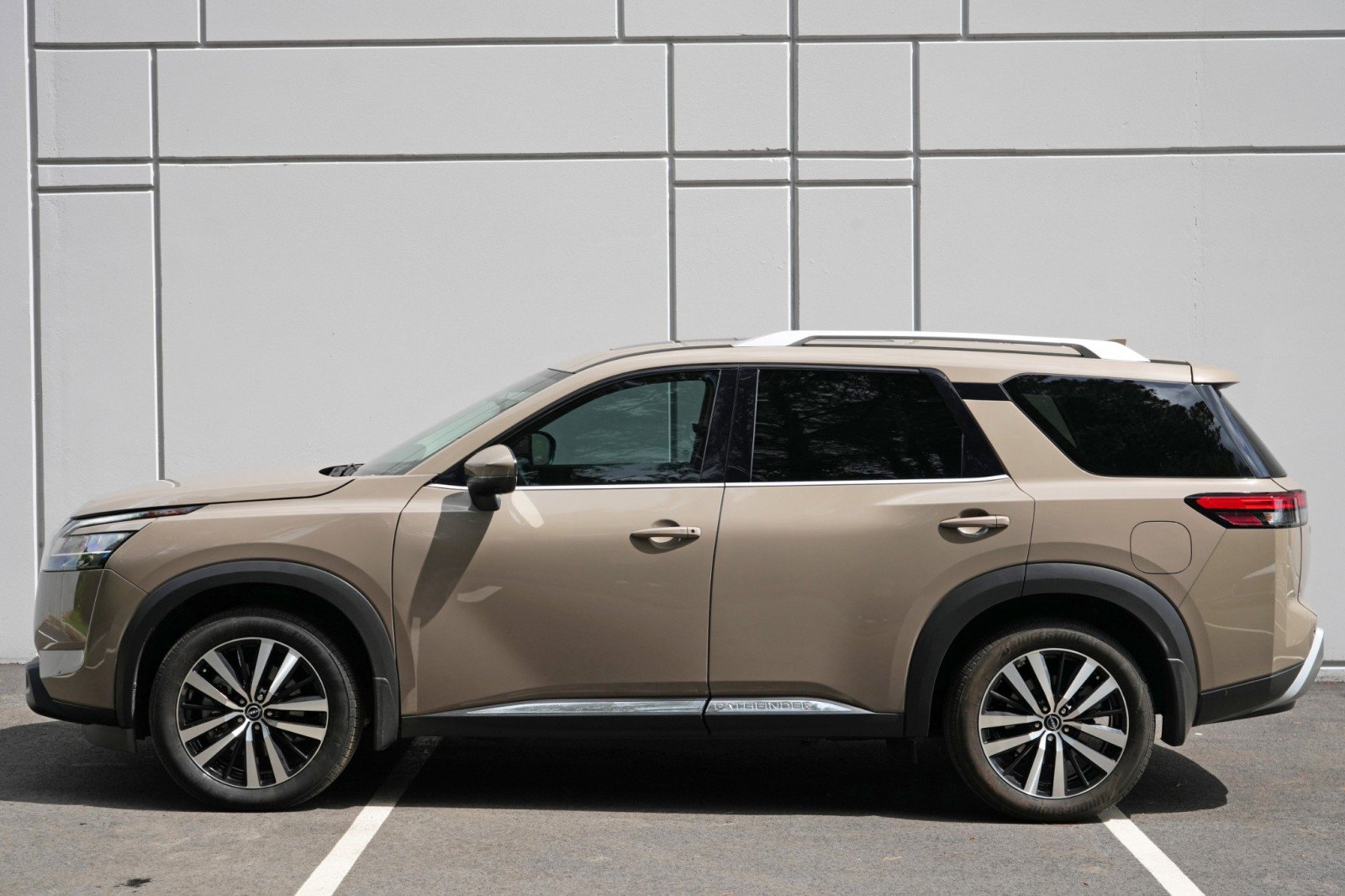 Used 2024 Nissan Pathfinder Platinum FWD image 50
