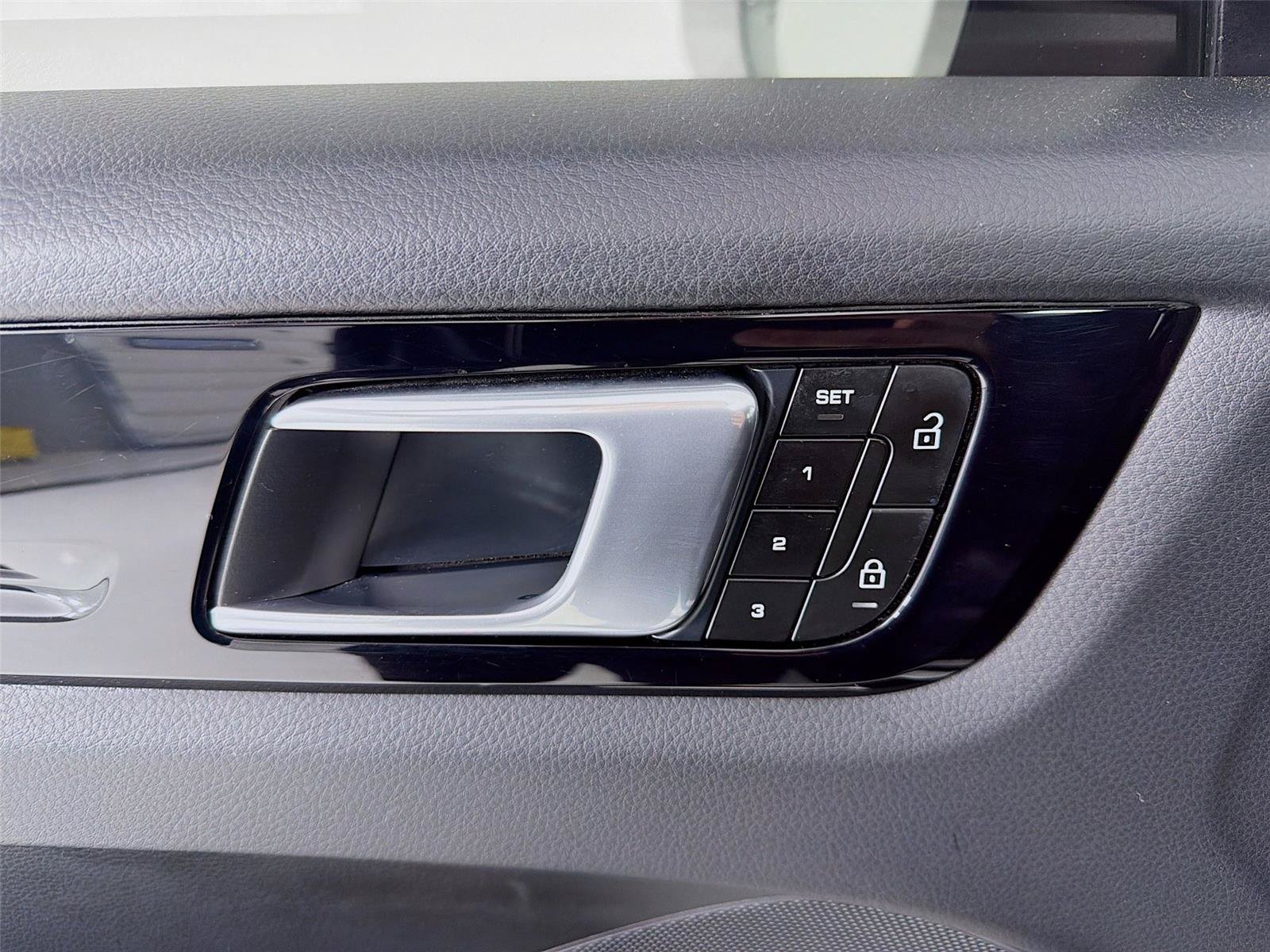 Certified 2023 Porsche Cayenne Platinum Edition AWD/4WD image 7