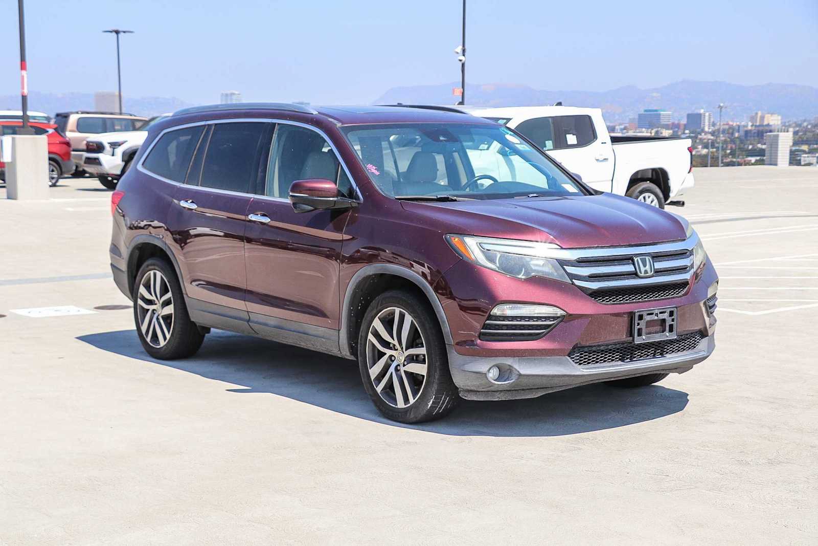 Used 2017 Honda Pilot Touring image 3
