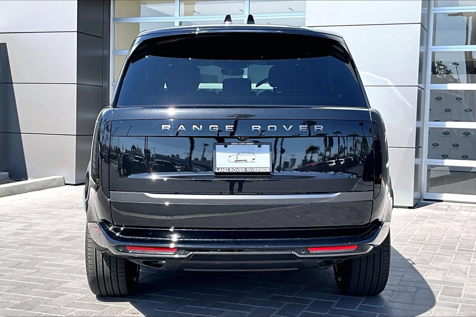 New 2026 Land Rover Range Rover Long Wheelbase SE AWD/4WD image 4