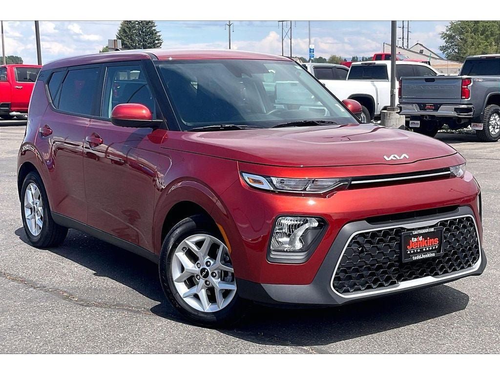 Used 2022 Kia Soul LX w/ Technology Package FWD image 2